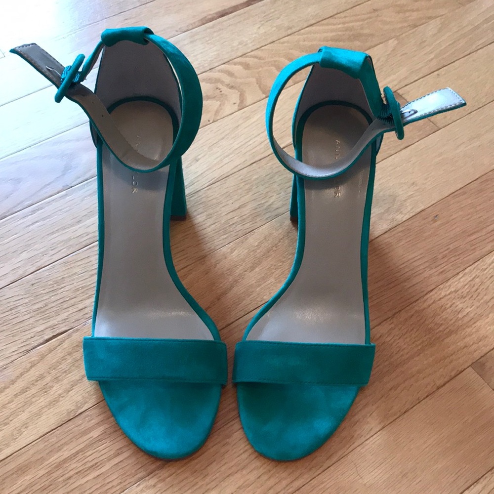 Nearly new Ann Taylor green sandals